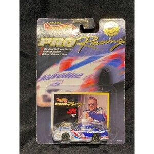 Die-Cast 1:64  Mark Martin #6